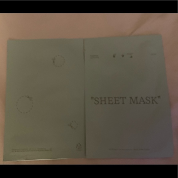 Off white collaboration w/ Amore Pacific Sheet Masks and cotton pads - Picture 3 of 6